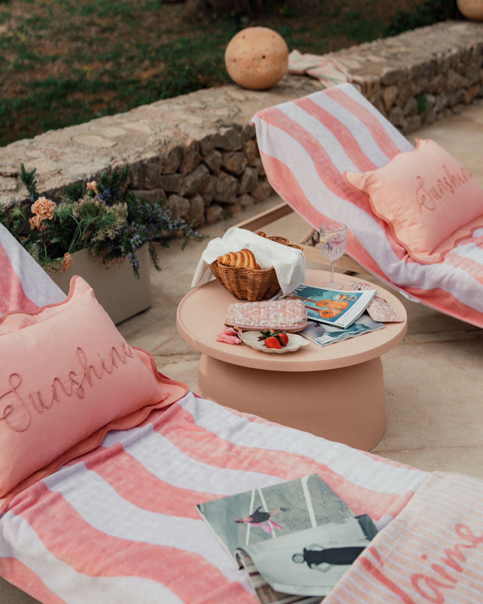 Aialaud heleroosa - 2