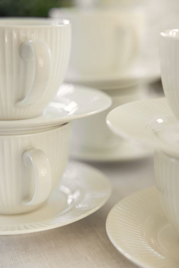 Tass alustaldrikuga valge - 2