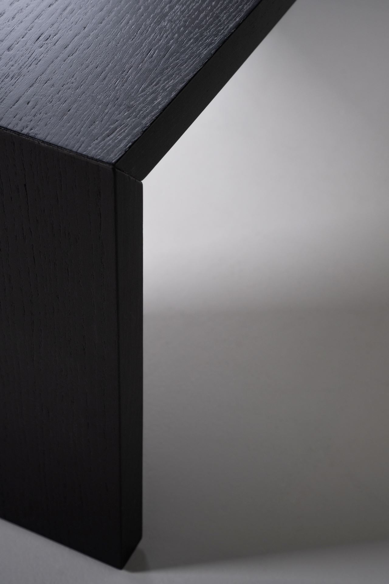 Diivanilaud must - 5