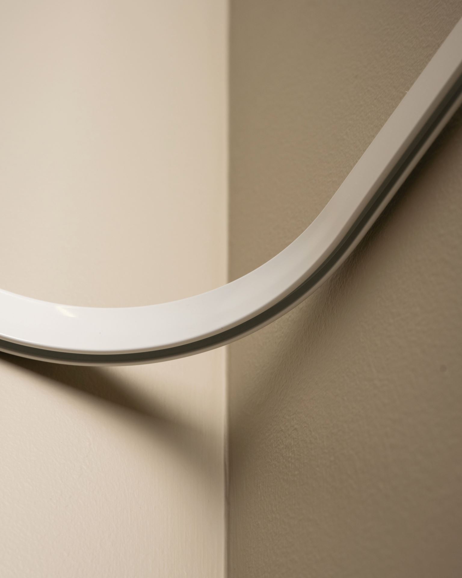 Kardinasiini nurgaliides 90° valge - 2