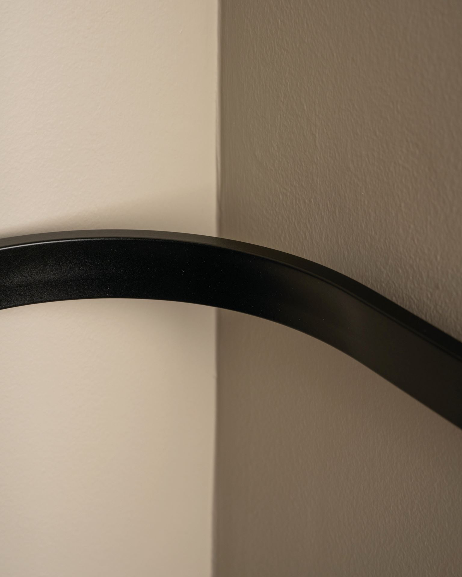 Kardinasiini nurgaliides 90° must - 2