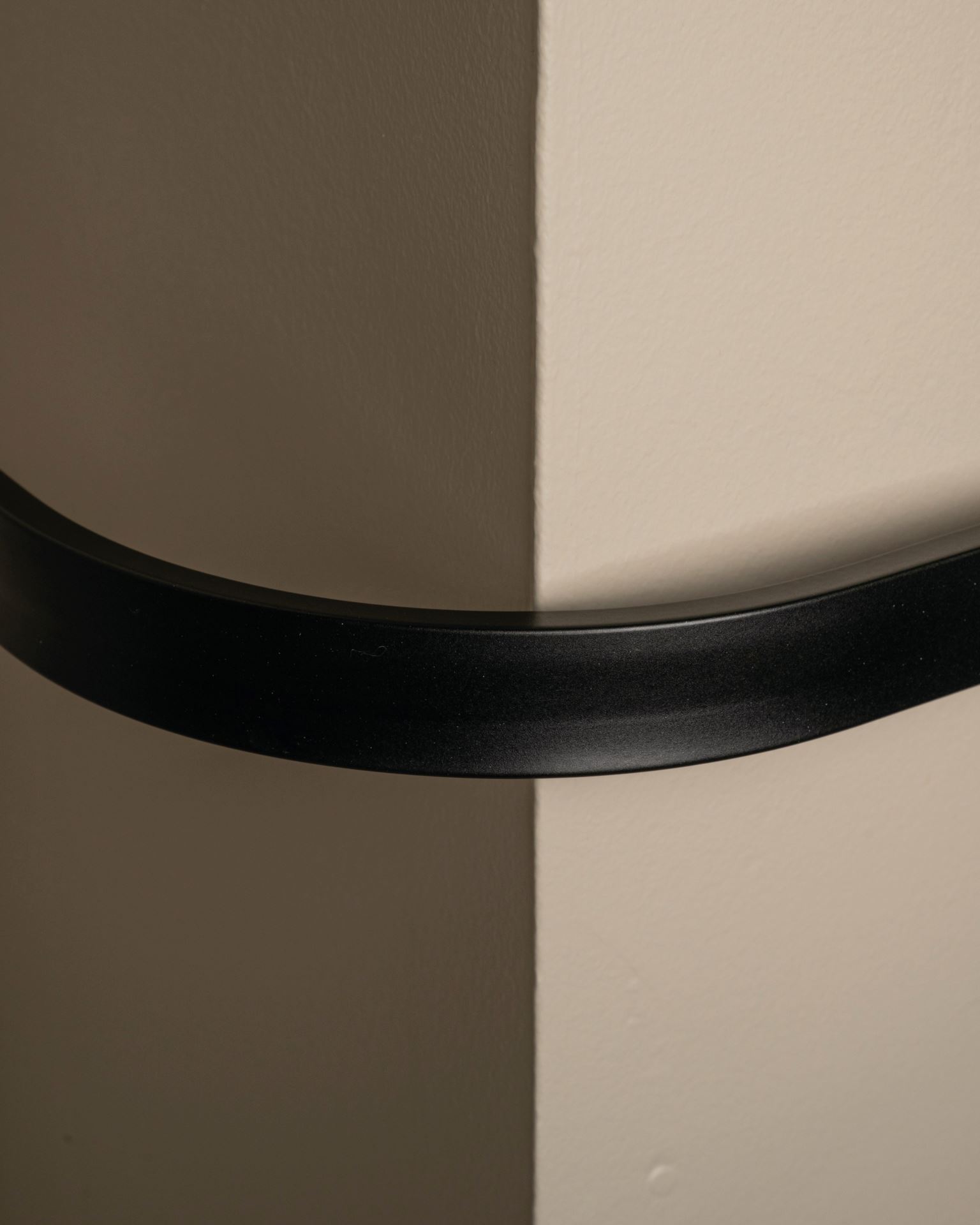 Kaarjas liides 90° must - 3