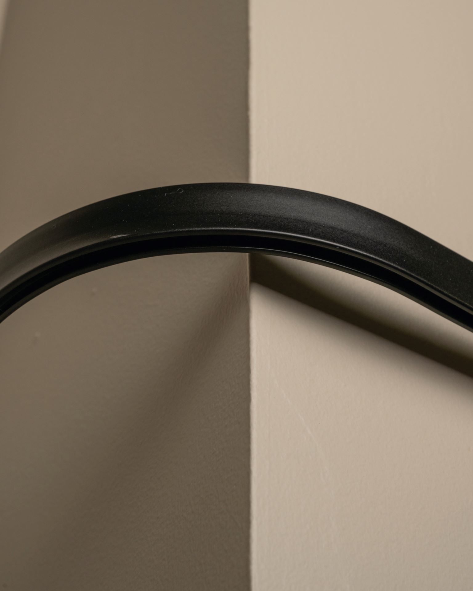 Kaarjas liides 90° must - 2