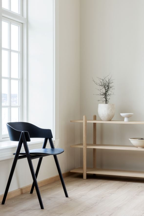 Söögilauatool must - 2