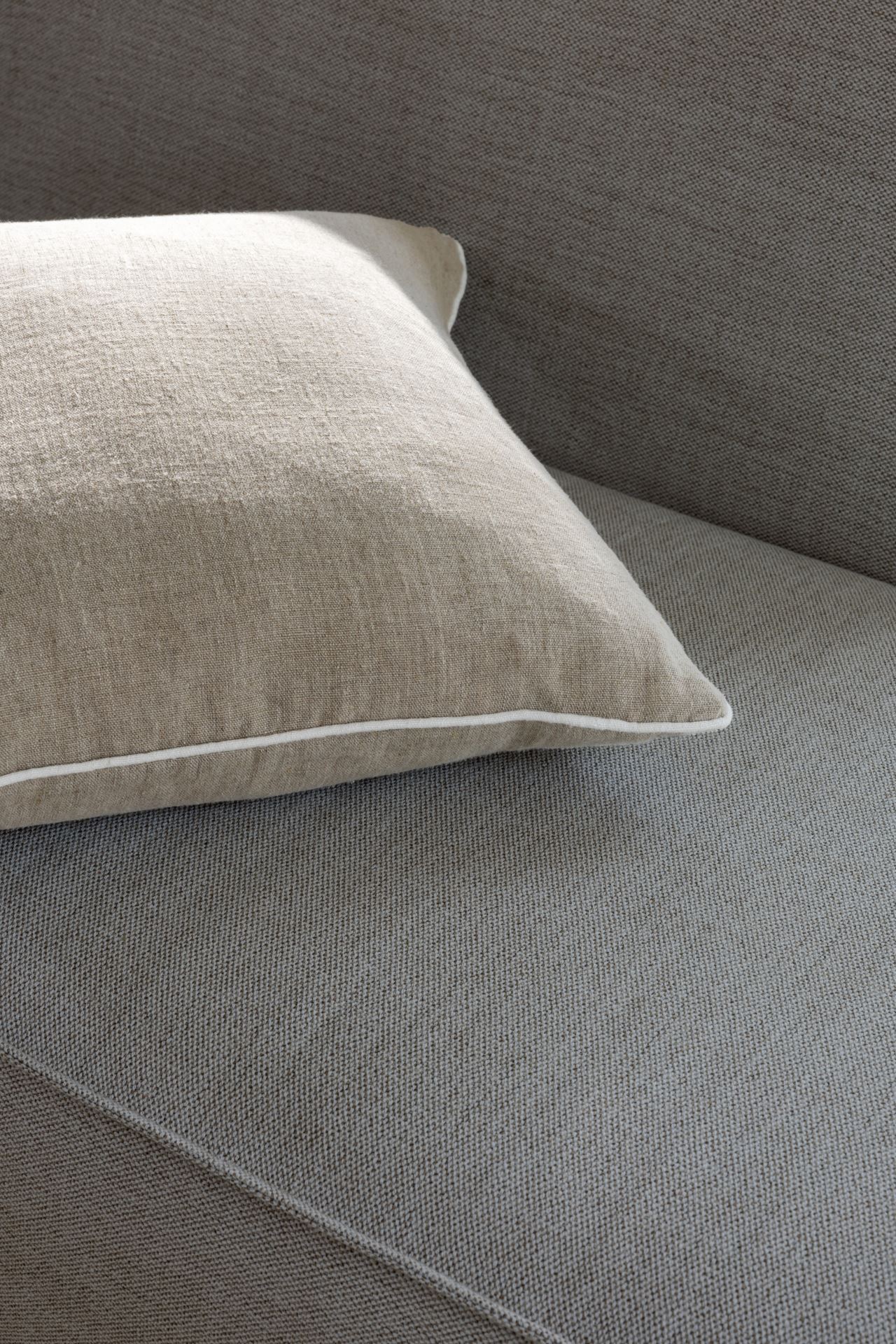 3-kohaline diivan lamamisosaga paremal hall - 3