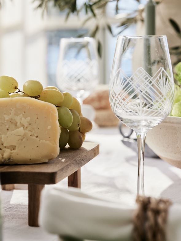 Valge veini klaas läbipaistev - 6