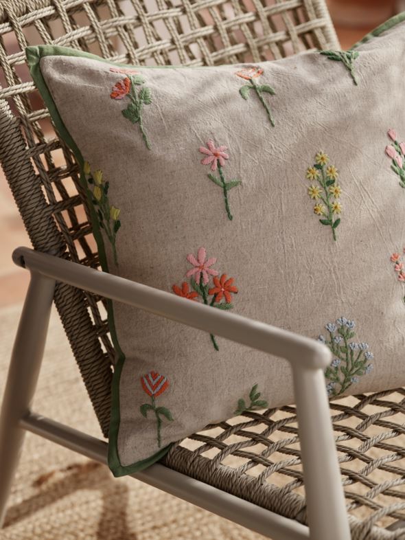 Dekoratiivpadja kate mitmevärviline - 2