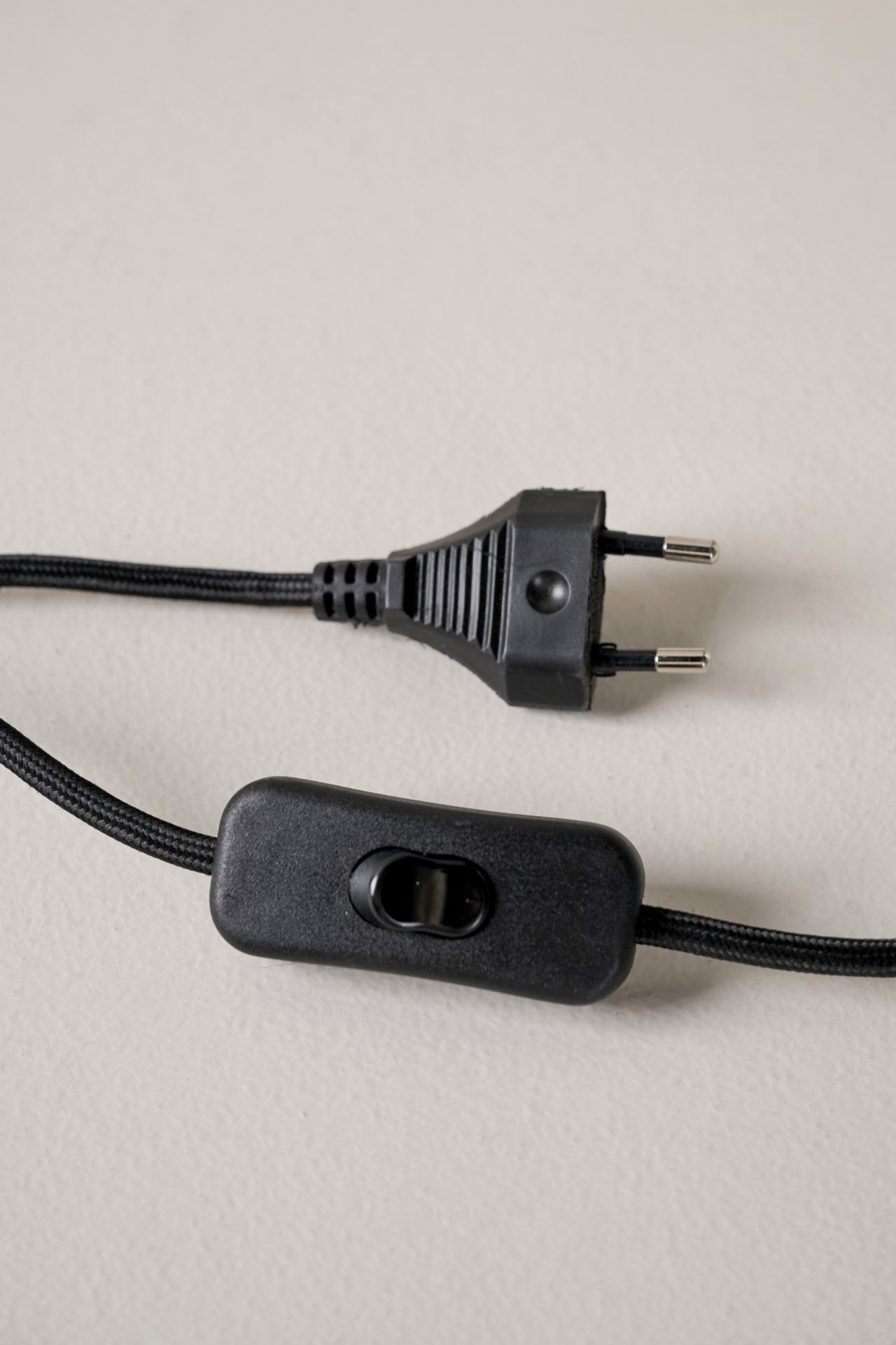 Lauavalgusti must - 5