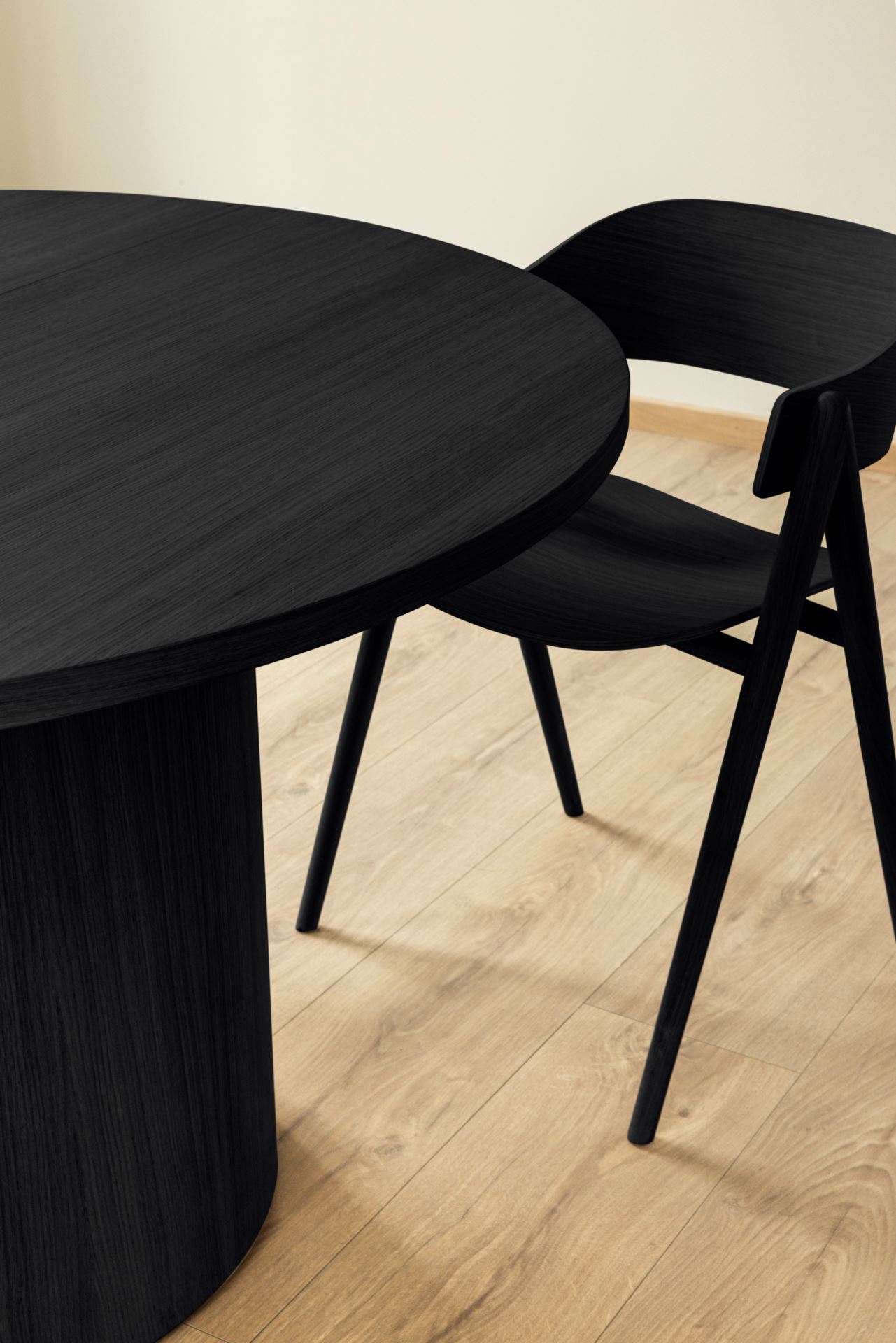 Söögilaud must - 8