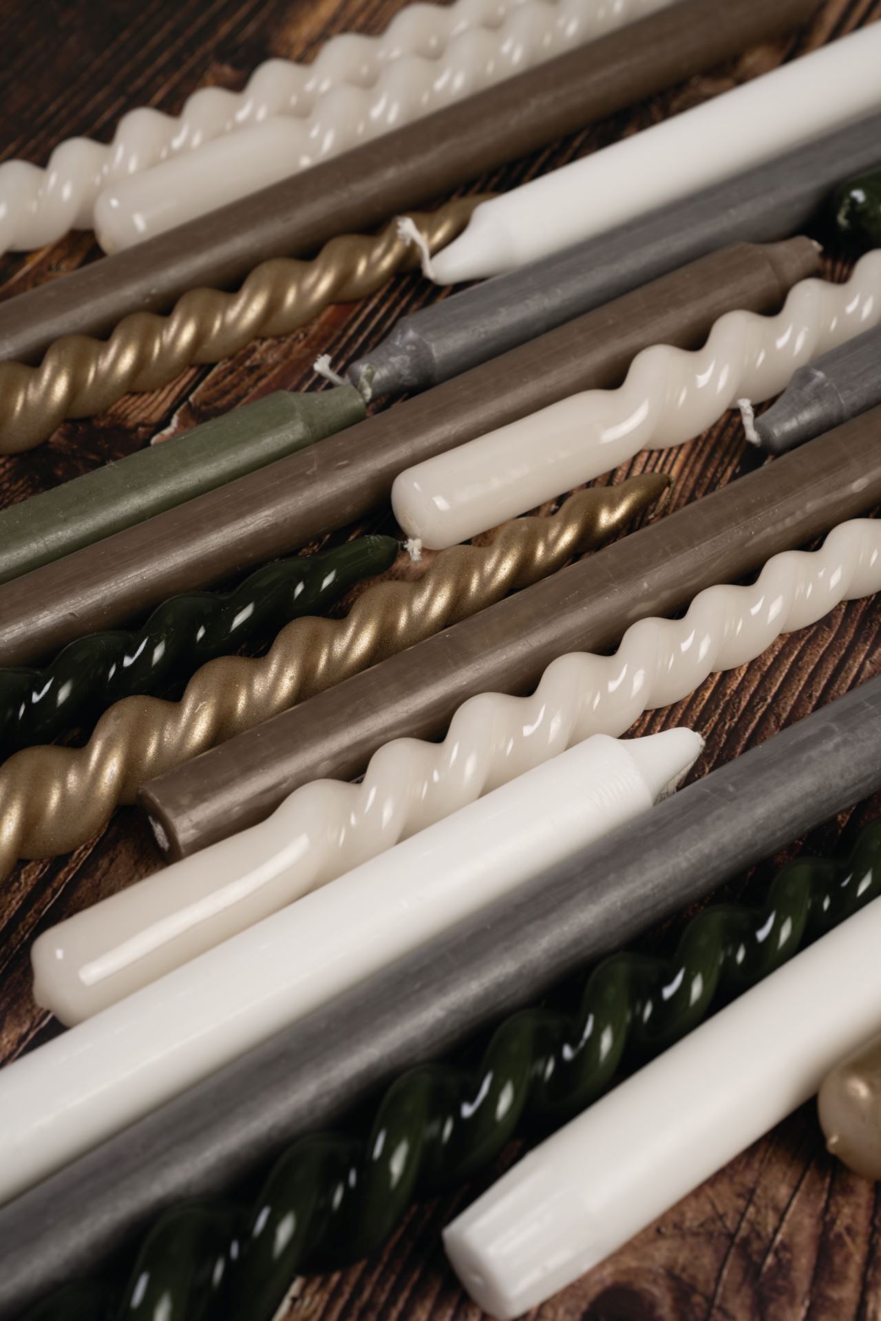 Krooniküünal must - 3