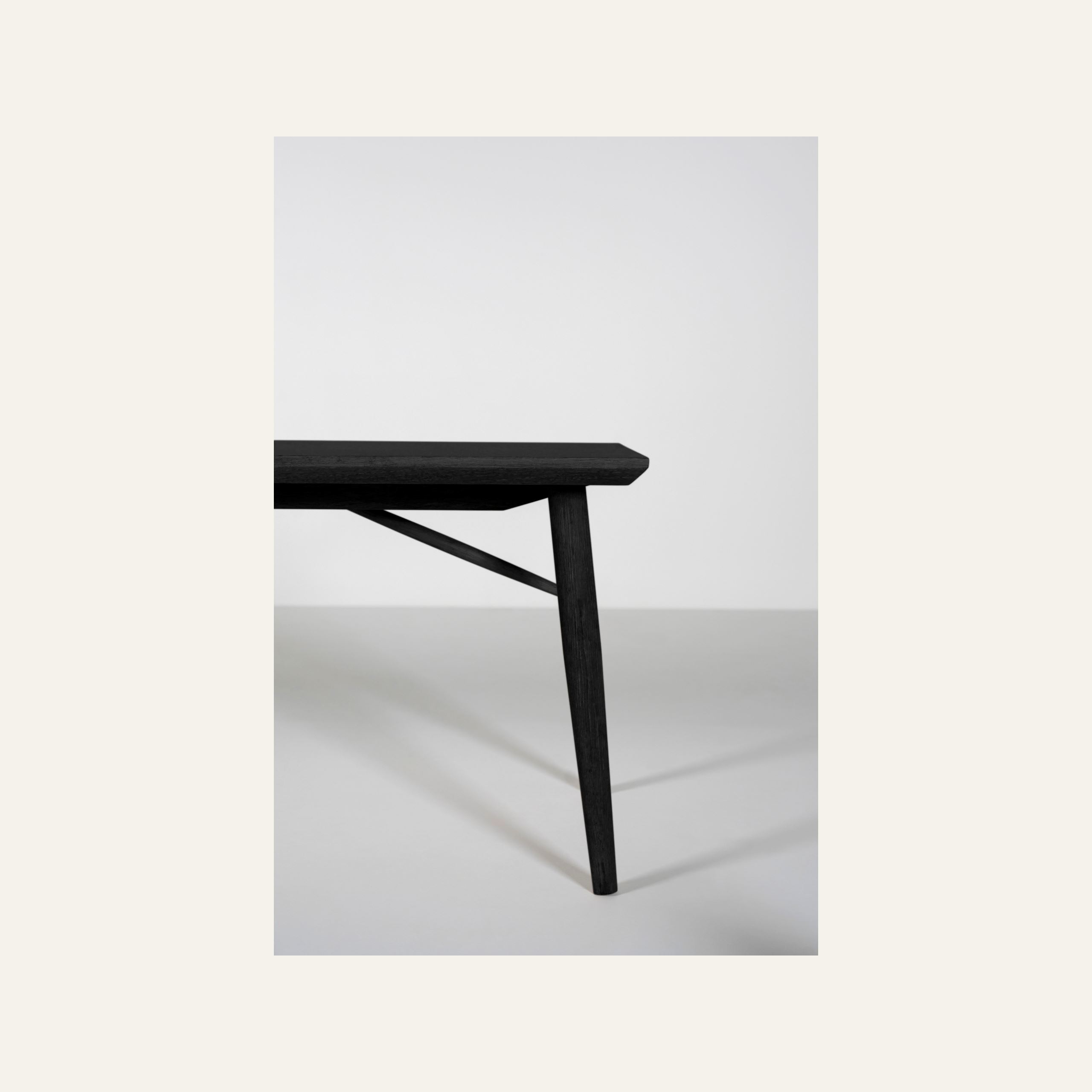 Söögilaua pink must - 2