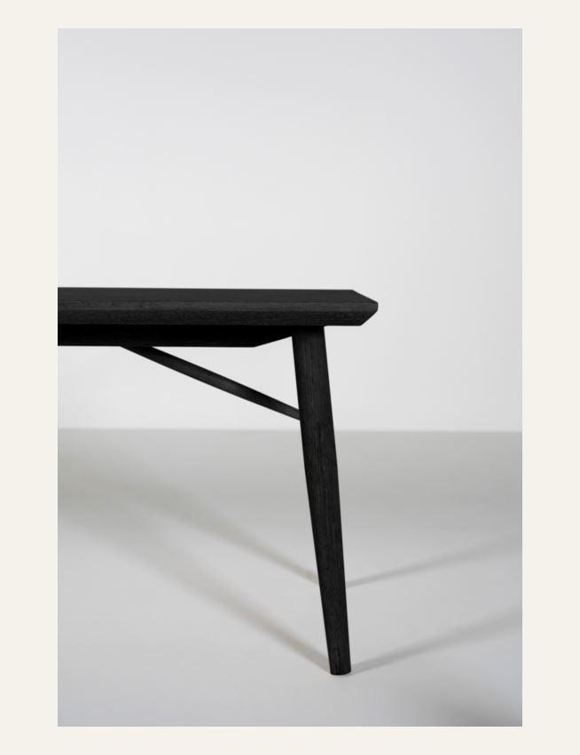 Söögilaua pink must - 2