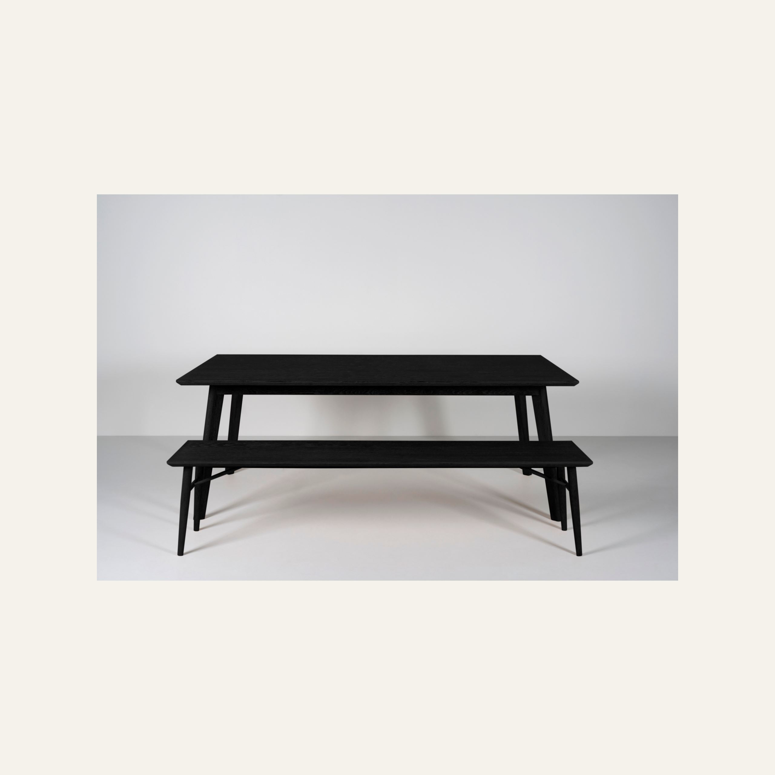 Söögilaud must - 2