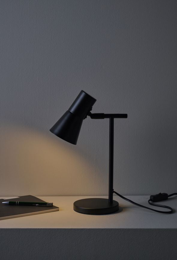 Lauavalgusti must - 2