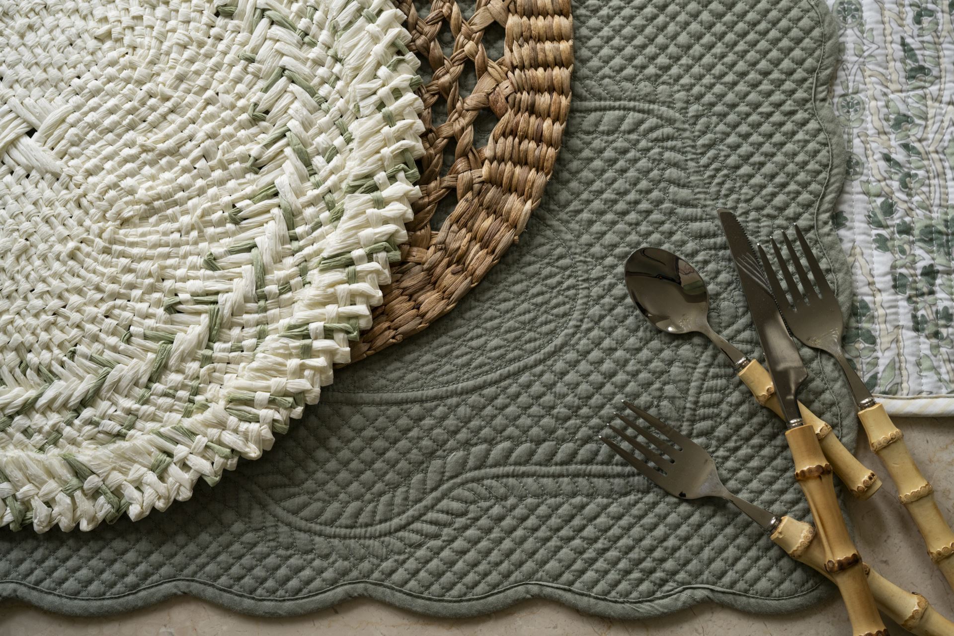 Lauamatt heleroheline - 2