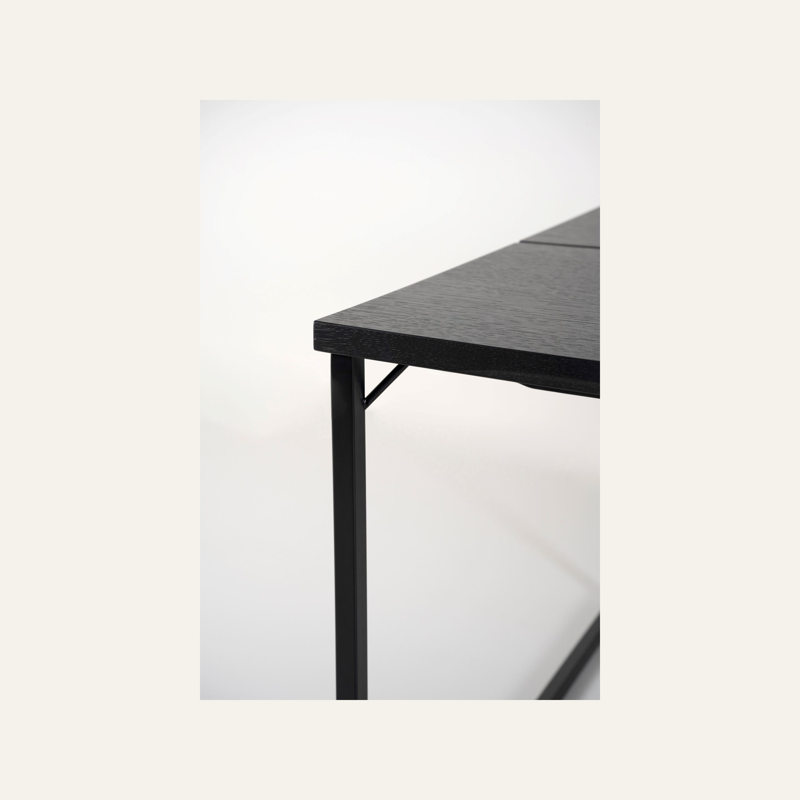 Söögilaud must - 4