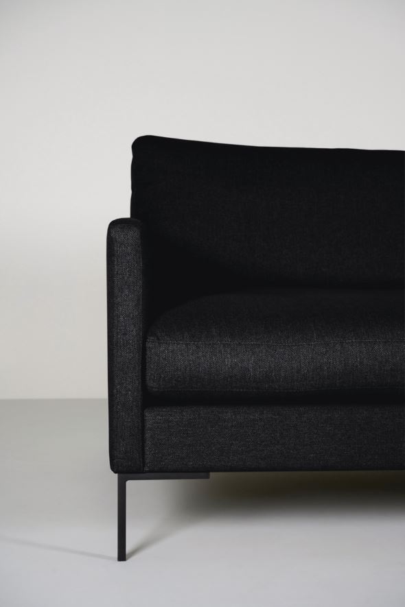 3-kohaline diivan must - 8