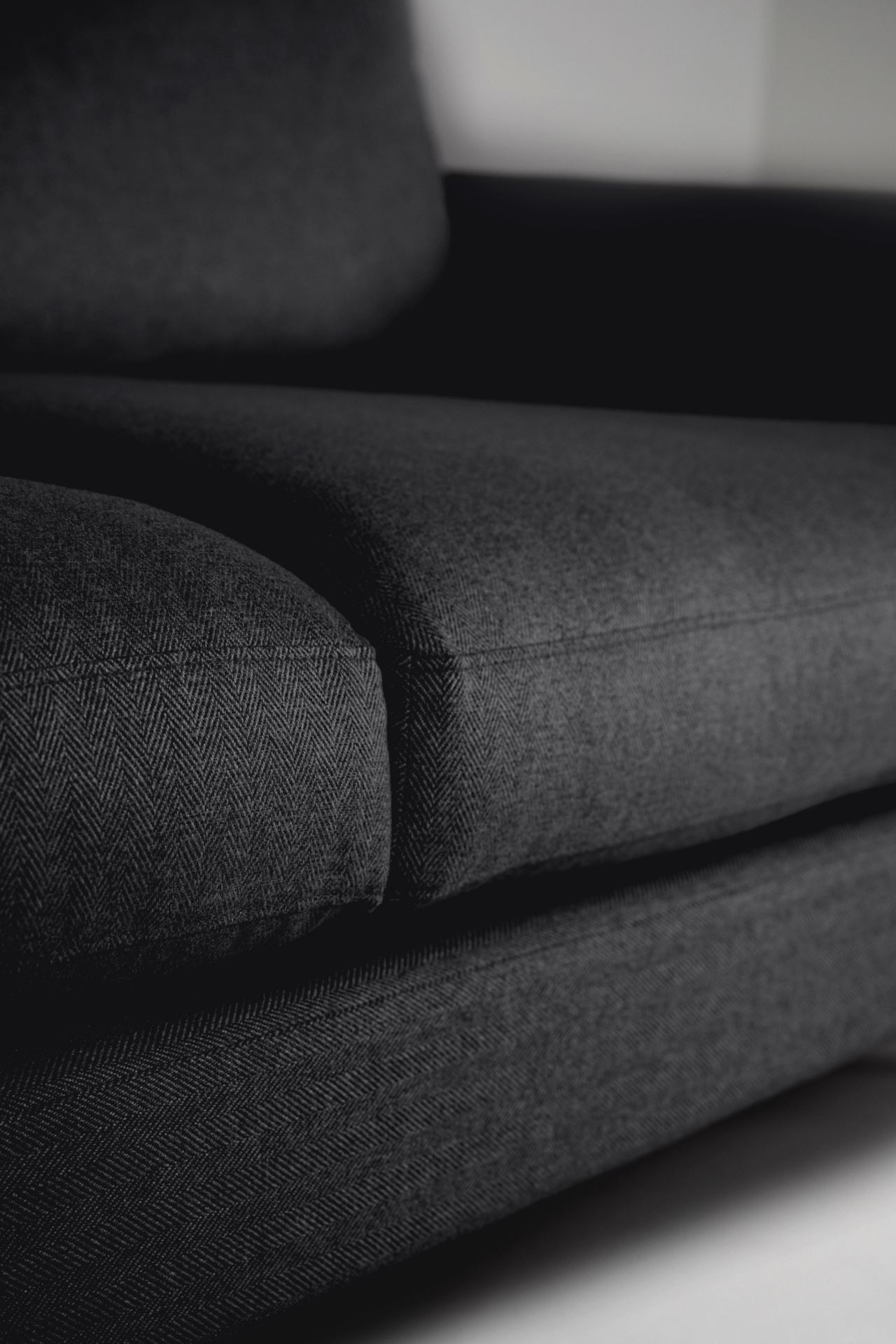 3-kohaline diivan must - 6