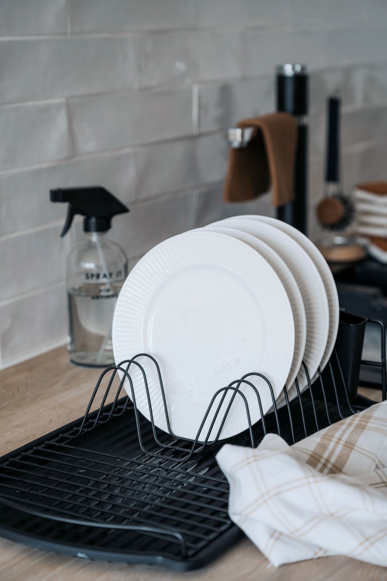 Nõuderest must - 26,5x47,5x11 cm must - 1