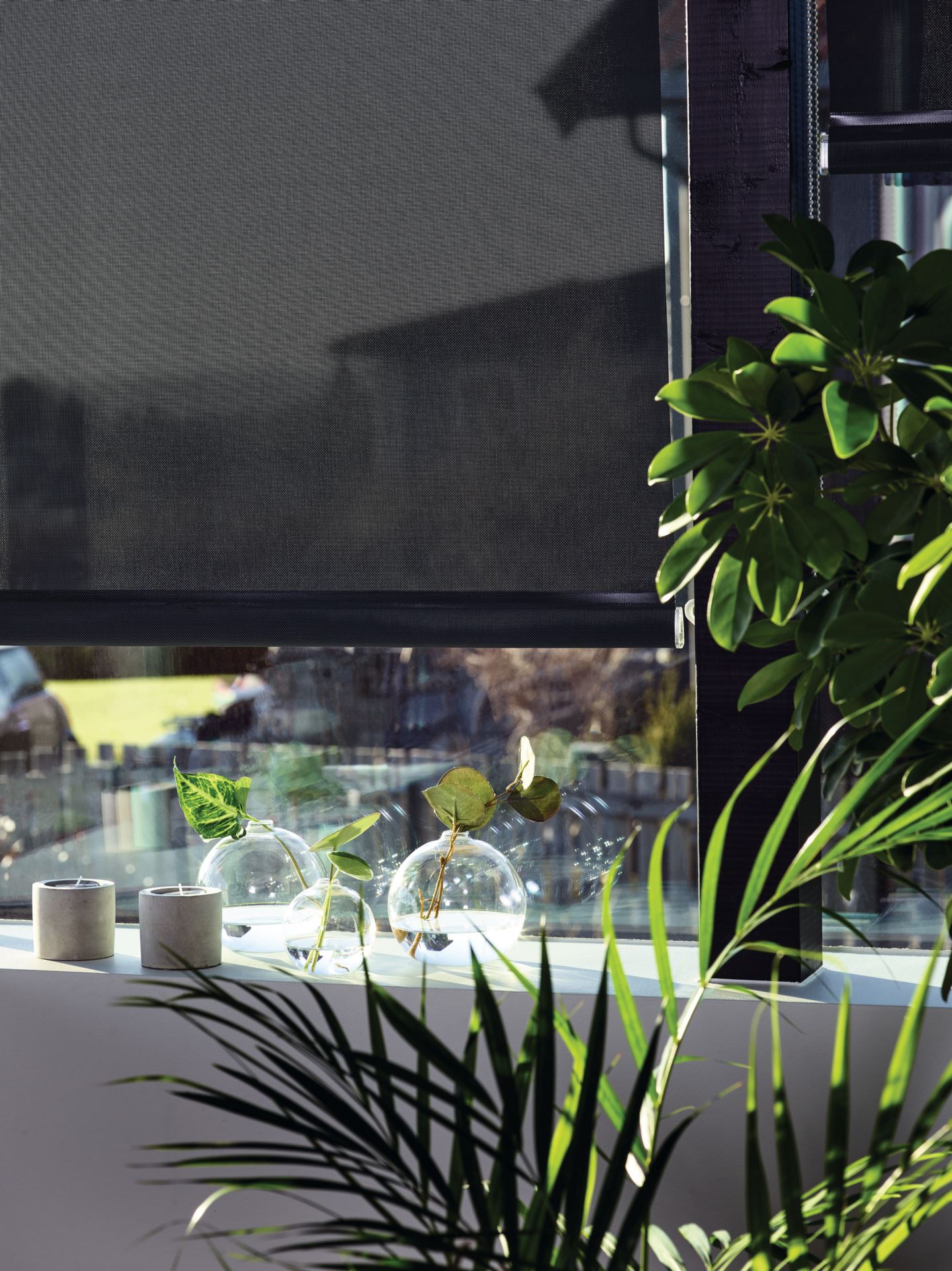 Ekraan rulookardin tumehall - 2